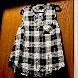 Torrid short sleeve gray/black/white/blue plaid blouse